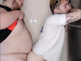 Ursão chupou meu último picolé então tive que chupar o picolé dele (COMPLETO Picayune RED) hot cute teen gay porn