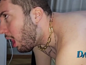 Branquinho tatuado mamando e dando pro dotado na cama (COMPLETO NO RED) chubby gay asia porn