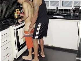 Vendedor de bala fode o cuzinho do amigo na cozinha enquanto sua mae está na igreja handsome indonesian gay porn