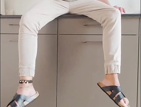 wichsen in birkenstock sandalen in der küche taiwan gay massage porn