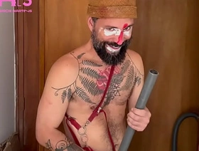 Palhaço gostoso tatuado com objetos hot gay handsome porn