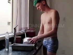 Novinho só de cueca se exibindo para os vizinhos blissful porn korean teens