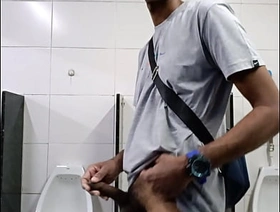 MAIS PUNHETA NO BANHEIRO. gay chinese webcam porn