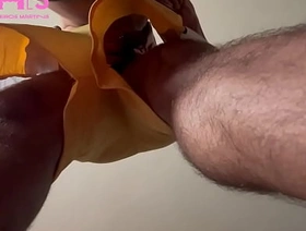 Gostoso de shorts na praia com a rola marcando hot gay stepdad porn