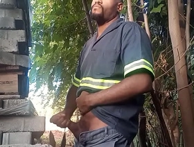 Trabador masturbando atas dos blocos da construção chinese gay porn fuck