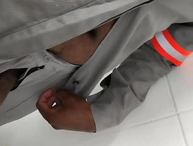 Trabalhador mostra rola no vestiário chinese gay spank porn
