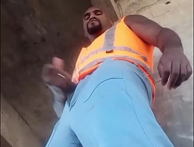 Trabalhador filma se masturbando na obra thailand gay bar porn