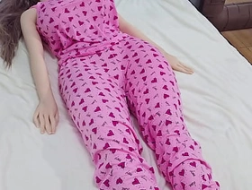 Mi Hermosa Hijastra Descansando se ve Deliciosa en su Pijama Rosa korean boy gay porn