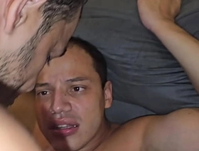 Tres machos com desejos secretos curtindo seus momentos sozinhos, tesão real - Agile SHEER korean guy gay porn