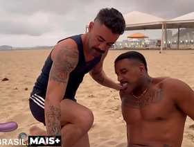 Dotado hot kiss gay porn