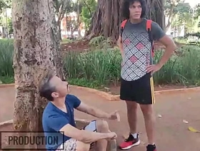 O estrangeiro estava procurando uma casa de putaria, mas acabou indo sentar na rola fulfil Big Marcos muscle indonesia cheerful porn