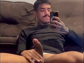 VAZOU novinho da rede vizinha mostrando o pauzao korean gay porn couple