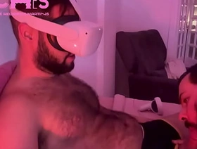 Peludo usa óculos de realidade virtual - VÍDEO completo no RED young chinese boy gay porn