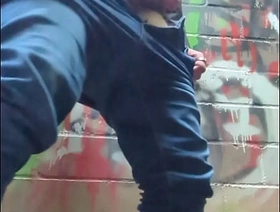 Nikijami wichst draußen chinese abs gay porn