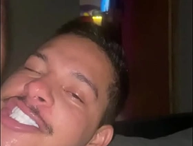 Fui no Shopping e vi o Pacote grosso na bermuda desse cara quando ele me viu ele pegou no PAU e me chamou e acabou indo pra casa dele da bem gostoso pra ele indian hot porn gay