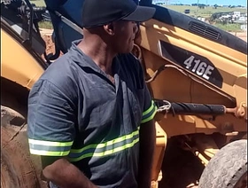 Trabalhador foi bater uma e o chefe quase pega ele com a mão na obra korean gay webcam porn